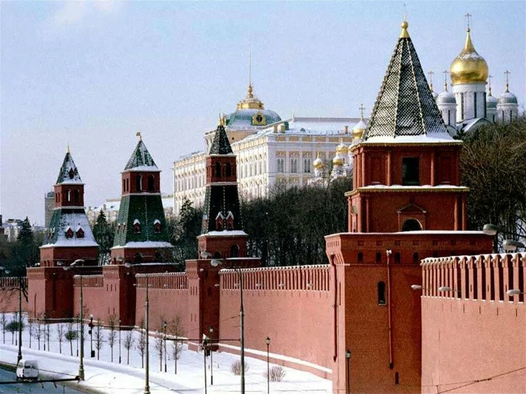 Кремлевские стены и башни. Стены и башни Московского Кремля. Краснокирпичные стены Московского Кремля. Первая Безымянная башня Московского Кремля. Московский Кремль Крепостная стена Москва.