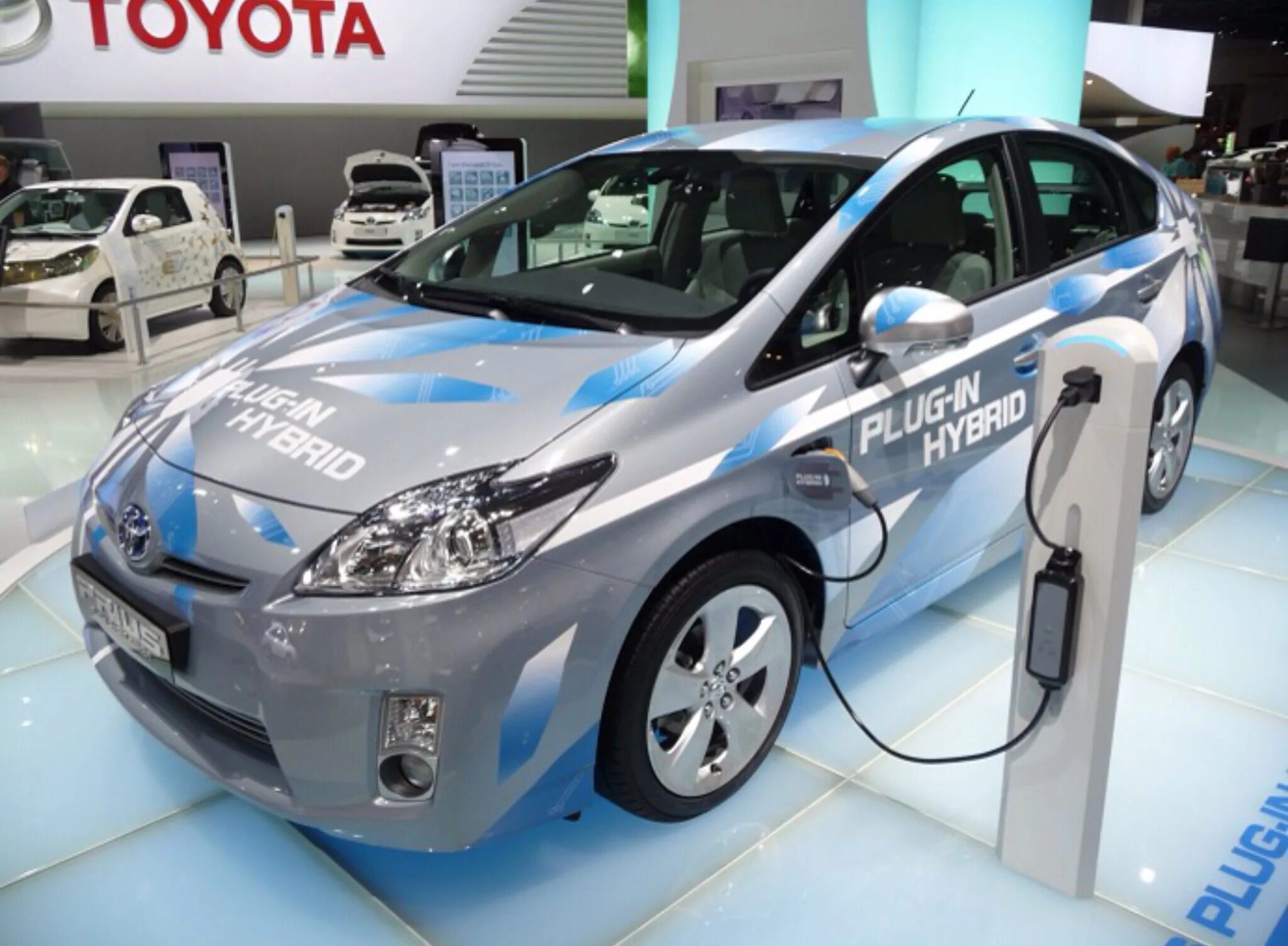 Toyota Prius электромобиль. Тойота Приус гибрид. Гибридный автомобиль Тойота Приус. Toyota Prius Hybrid 10. Hybrid car