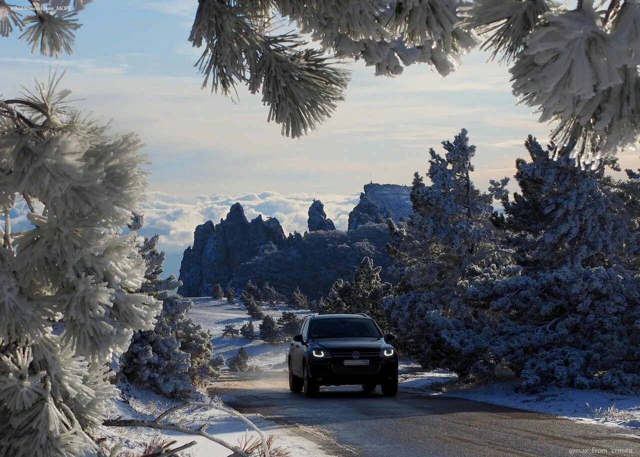 Ялта дворец ливадийский зимой. Солнечногорское крым зимой. Ай петри крым зимой. Ай петри крым зима. В крыму бывает зима.