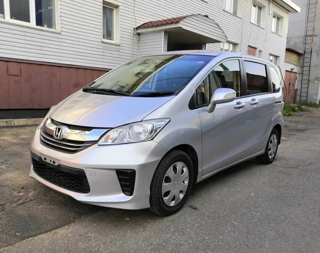 Купить фрид омск. Honda freed 2015. Honda freed 12. Honda freed 2. Хонда Фрид гб3.