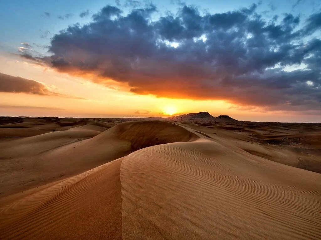 золотые пески пустыни. рассвет в пустыне. закат в пустыне. закат в пустыне. закат в пустыне.