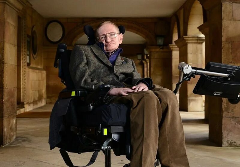 Стивен хокинг. Миллионер в инвалидном кресле. Коляска стивена хокинга. Стивен хокинг в кресле. Парализованный ученый стивен хокинг.