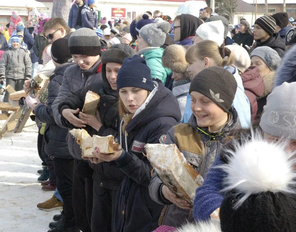 Погода в б мурте на 14. Поселок большая Мурта Красноярский край. Масленица в большой Мурте. Население большой Мурты. Население большая Мурта Красноярского края.