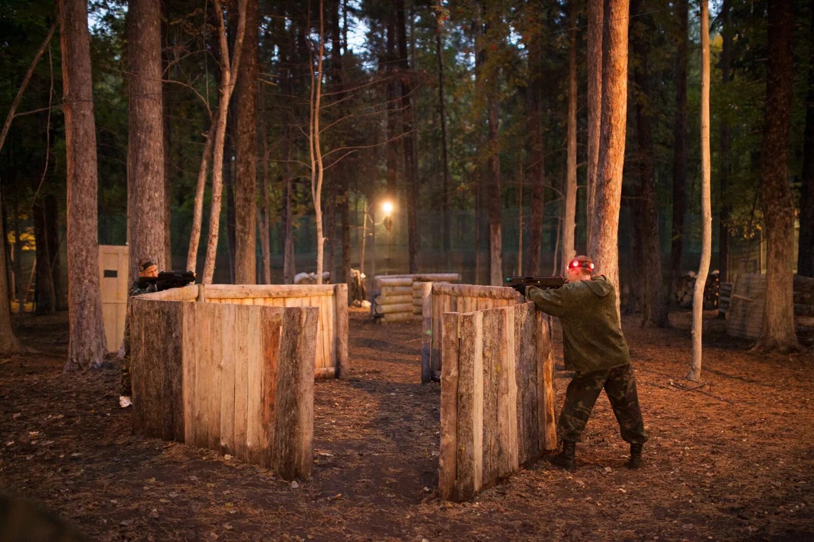 Лазертаг в парке. Лазертаг парк Кирова. Лазертаг Череповец каньон парк. Логово Ижевск пейнтбол. Лазертаг на Ржевке.