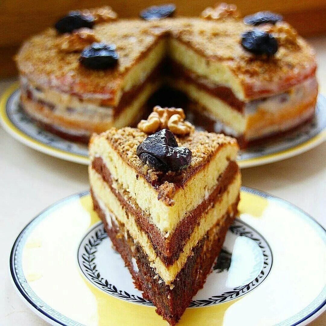 Пирог с черносливом и грецкими орехами. Торт королевский сметанник. торт королевский медовик. берлинский сметанник. сметанник с черносливом и орехами.