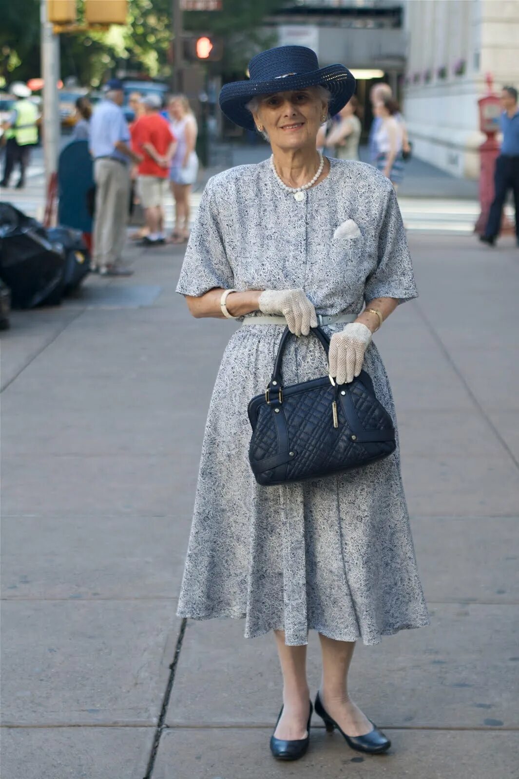 Бабушки худые маленькие. Ари сет Коэн. Модная одежда для бабушек. Модные старушки. Модные и элегантные старушки.