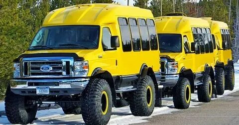 Большой грузовой автобус