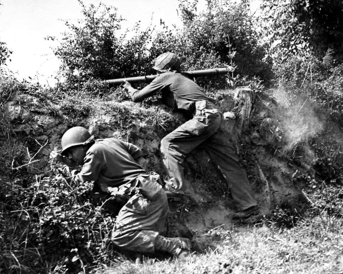 Бой в плену. Битва во Франции 1944. Французские солдаты второй мировой войны 1944. Немецкий солдат второй мировой войны 1944. Немецкие солдаты второй мировой войны.