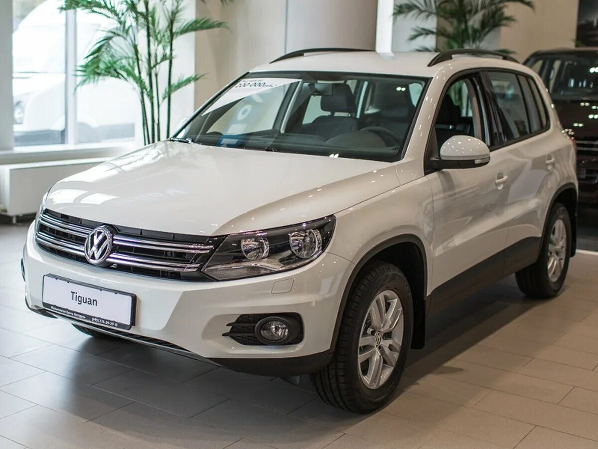 Фольксваген тигуан купить новый у дилера. Tiguan 2015. VW Tiguan 2015. Volkswagen Tiguan белый 2015. Фольксваген Tiguan 2015.