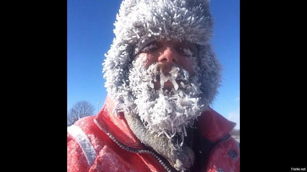 Холод 70. Горячие источники прикол. Человек курит зимой. Холод 70. Мужчина зимой.