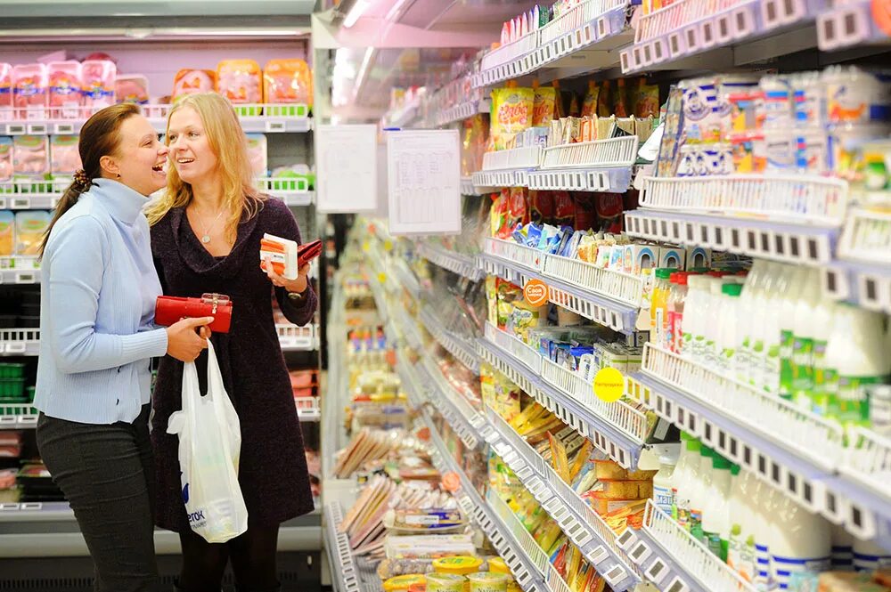 Склад огромный и кладовщик. Пустые полки в магазинах. Магазин продукты. Пустые полки в германии 2022. Отсутствие продуктов.