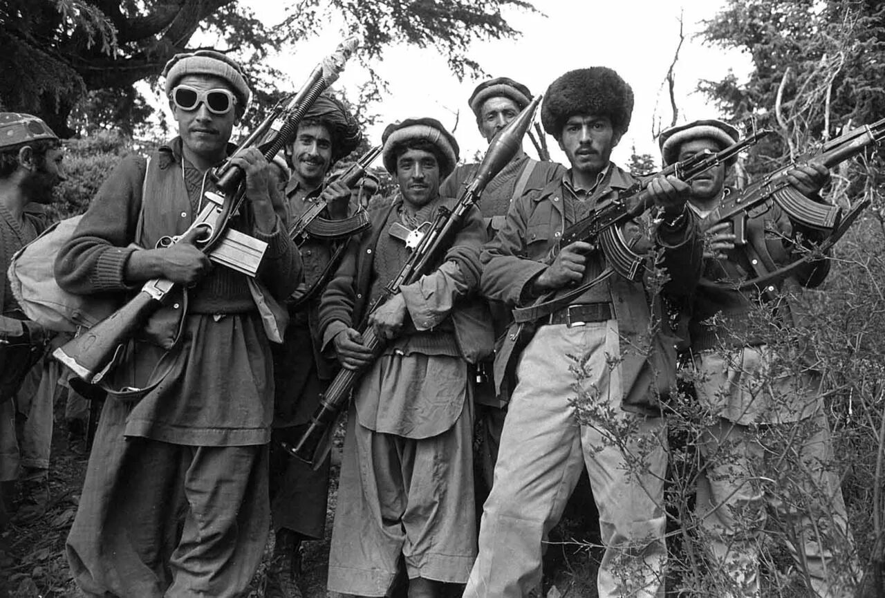 Ппж во время войны в афганистане. Моджахеды 1979. Моджахеды в Афганистане 1979.