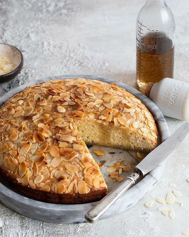 пирог из миндальной муки. миндальный пирог рецепт. миндальный пирог almond. миндальный пирог. миндальный торт.