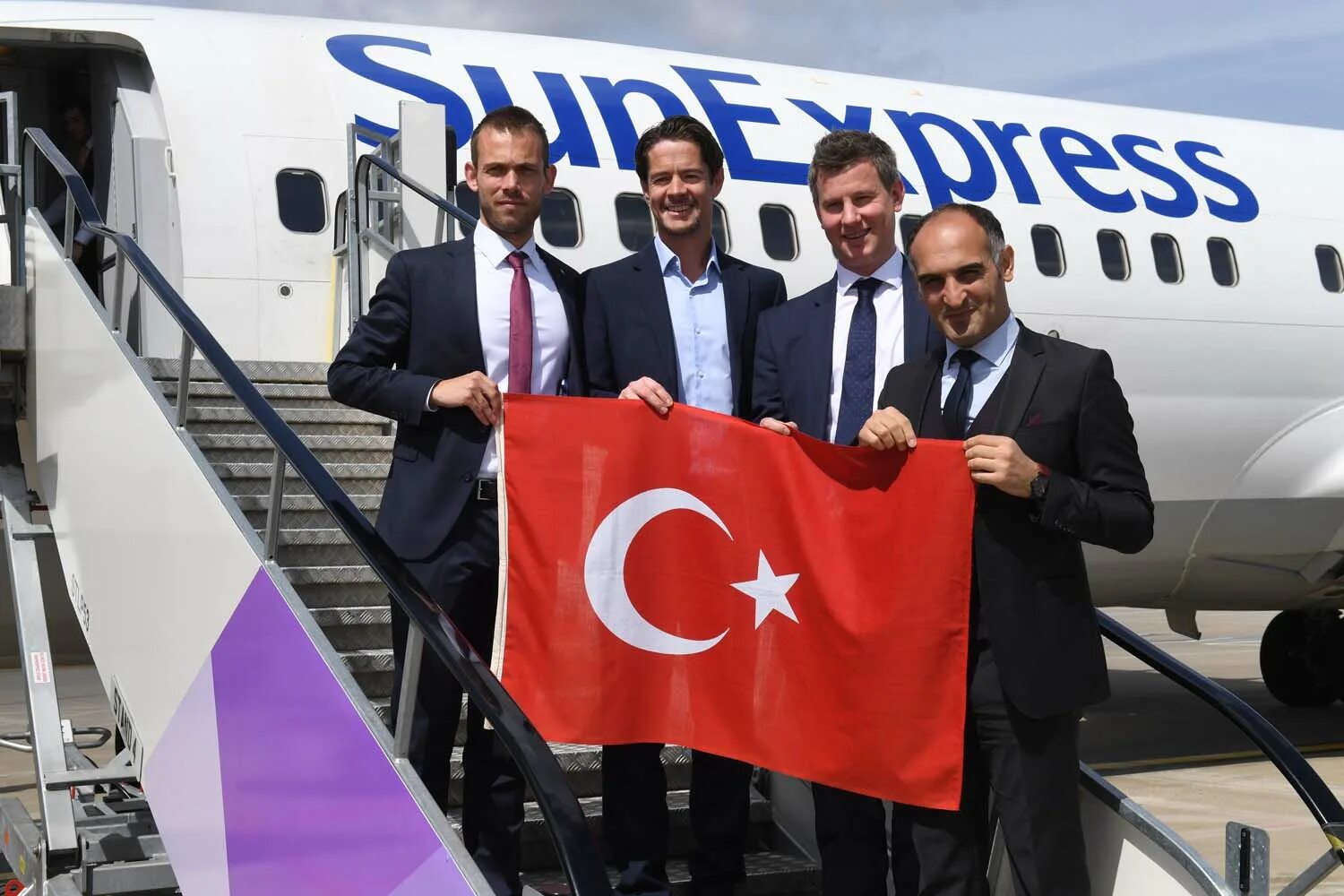 Turkey new. САНЭКСПРЕСС авиакомпания. Транспорт Турции. SUNEXPRESS авиакомпания. Turkish SUNEXPRESS.