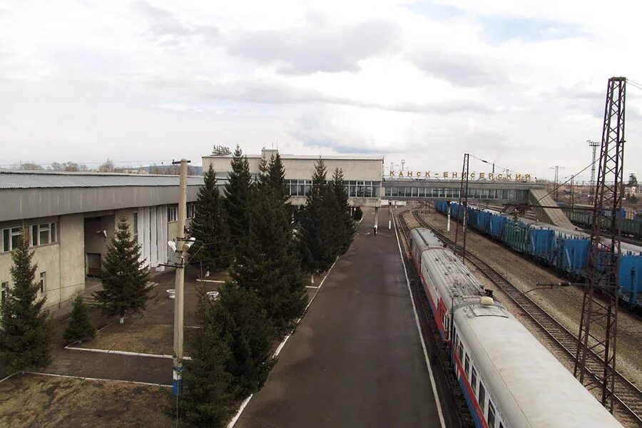 Поезд канск енисейский. Канск-Енисейский станция. ЖД вокзал Канск Енисейский. Ж Д станция в Канске. Канск Енисейский Красноярск.