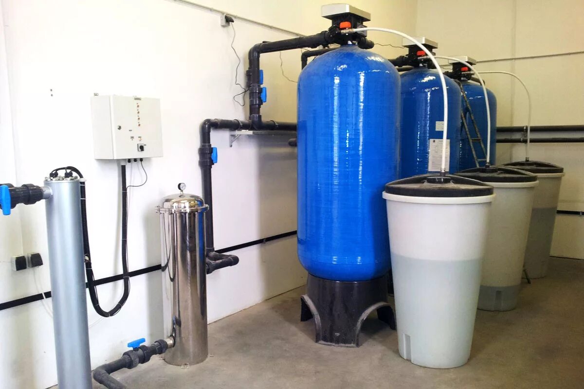 Система очистки воды ионообменная 0833f69a3. Станция обезжелезивания и станция умягчения воды. Промышленные системы фильтрации воды. Ионообменные фильтры для очистки воды промышленные.