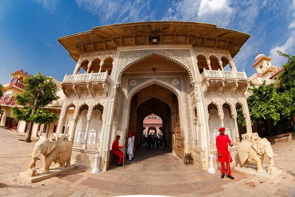 Гоа тадж махал. Экскурсия в индии. Экскурсионный туризм в индии. Индия гоа экскурсии. Экскурсионный туризм в индии.