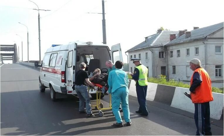 Подслушано в рыбинске в контакте свежие. ДТП на Соборной Рыбинск. Авария на Соборной площади Рыбинск.