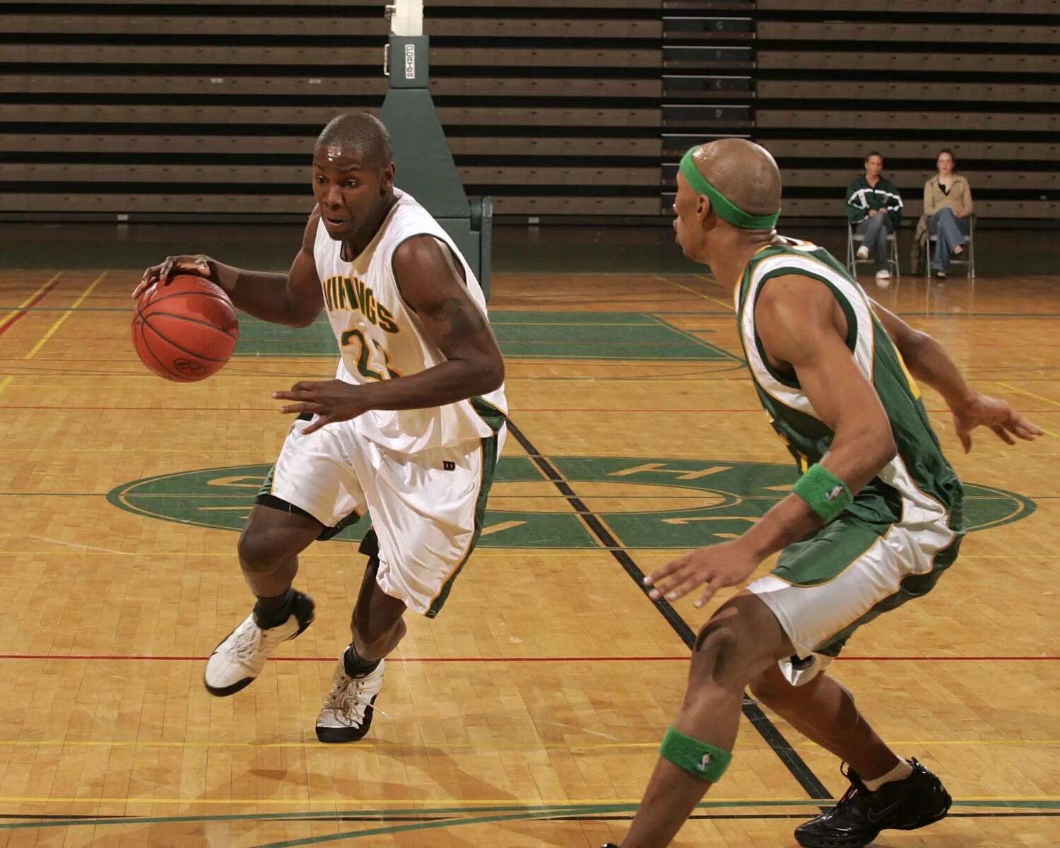 Упражнения для баскетболистов. Движения баскетболиста. Пронос мяча в баскетболе. Защитная стойка в баскетболе. Блэк шот в баскетболе.