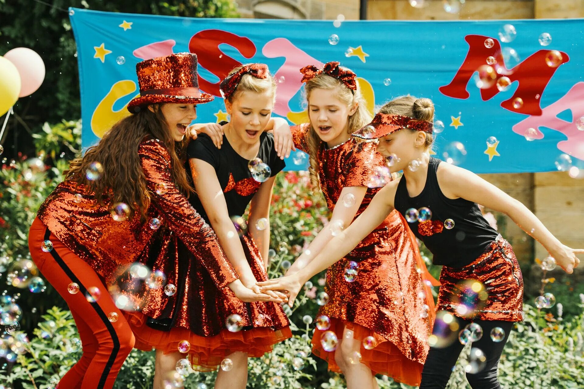 маленькие волшебницы 2020. фильм про волшебниц 2020. маленькие волшебницы фильм 2021. маленькие волшебницы фильм 2020 постер. маленькие волшебницы фильм 2020.