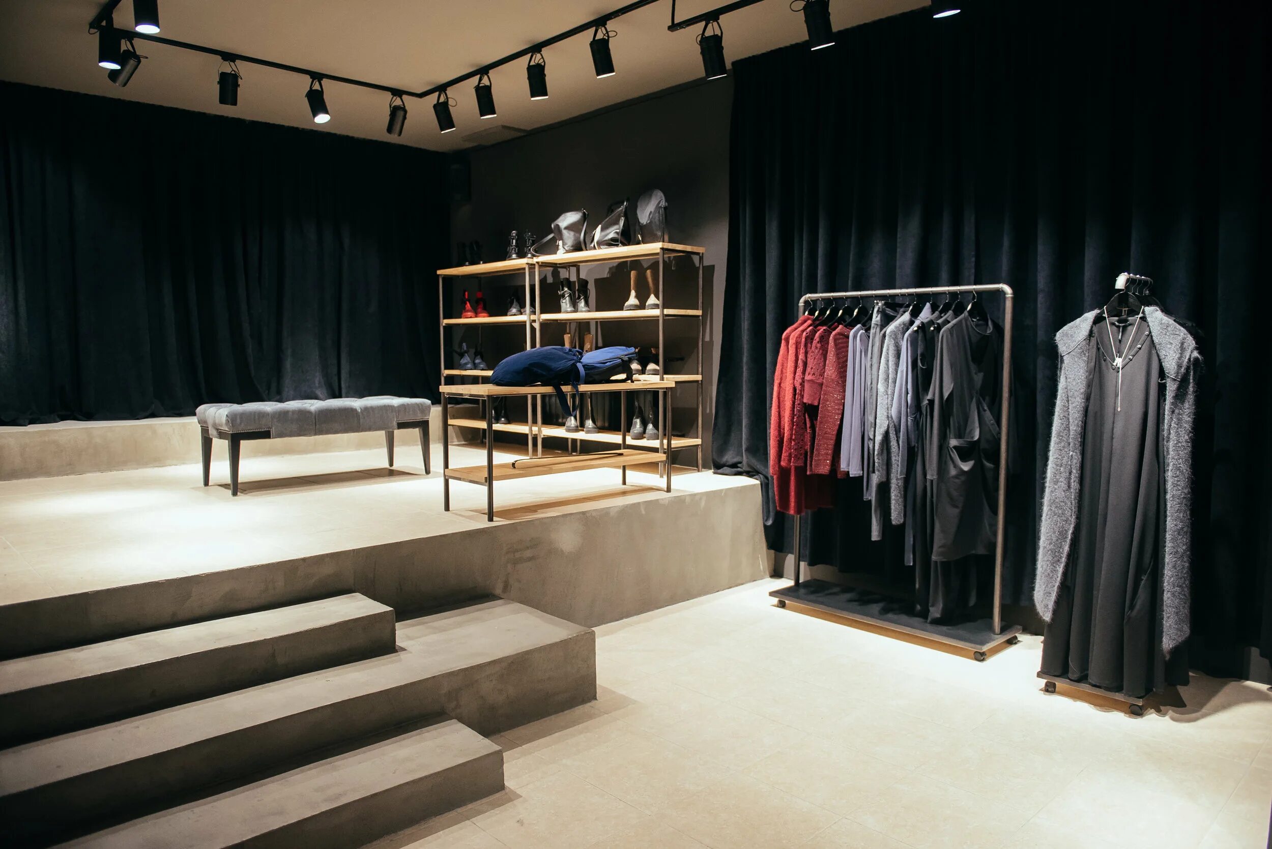 Пост для одежды собственного производства. Bat norton мантия постапокалипсис. Fashion рынок. Post одежды. Post одежды.