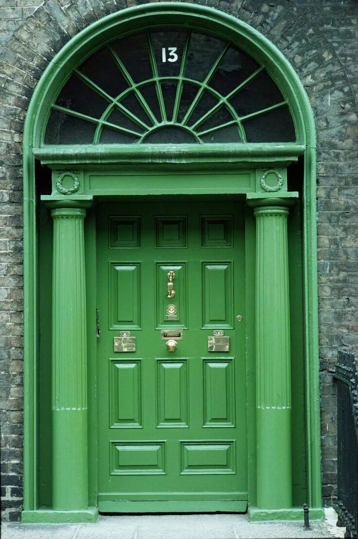 Green Doors Калининград Полоцкая входные двери. Зеленая дверь Фалько дверь скандия. Зеленая входная дверь. Изумрудная входная дверь.