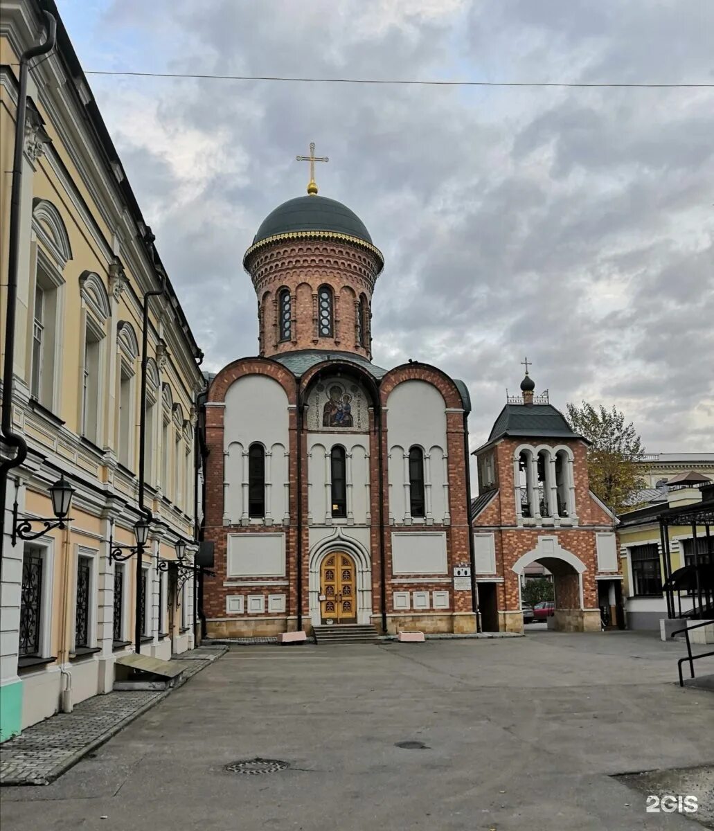 Храм Иверской иконы Божией матери Москва. Храм Иверской иконы Божией матери на Ордынке. Иверский храм на большой полянке. Храм Иверской иконы Божией матери на большой полянке.