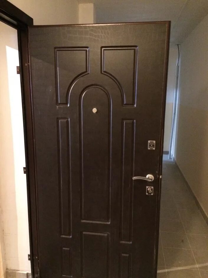 Купить входную железную дверь в квартиру