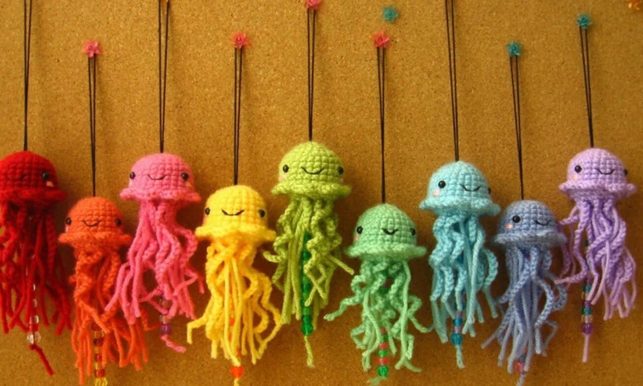 Игрушки из ниток для вязания. Игрушки плетеные из пряжи. Игрушки из шерстяных ниток. Осьминог из пряжи.