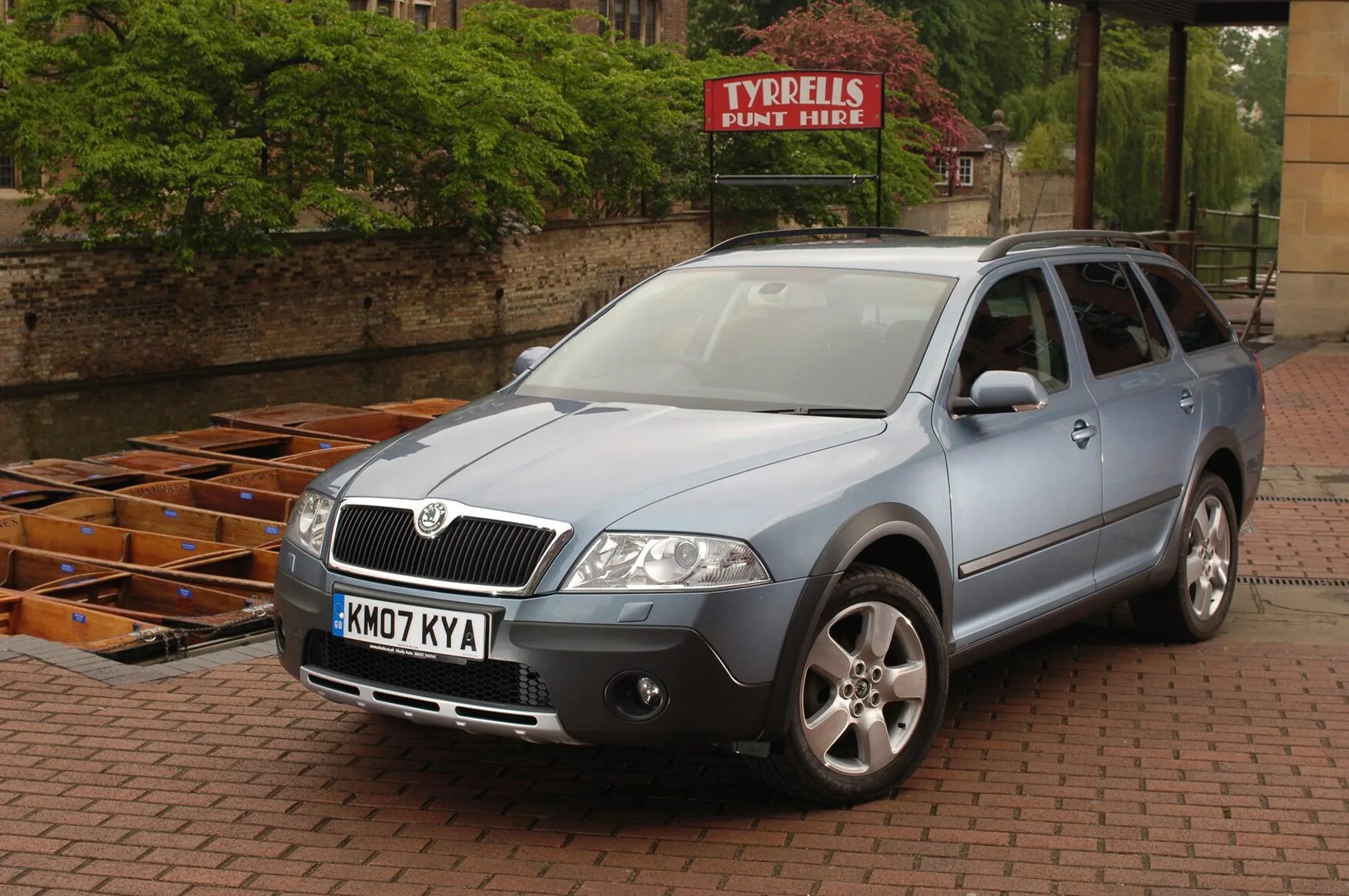 Шкода купить 2007. Skoda Octavia Scout 2007. Skoda Octavia Scout 2012. Škoda Octavia Scout 2012.