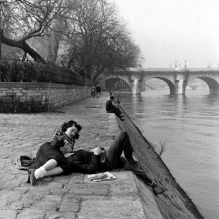 Пар 50 история. Влюбленные в Париже. Фотоискусство. Любовь в стиле ретро. Чёрно-белая фотография.