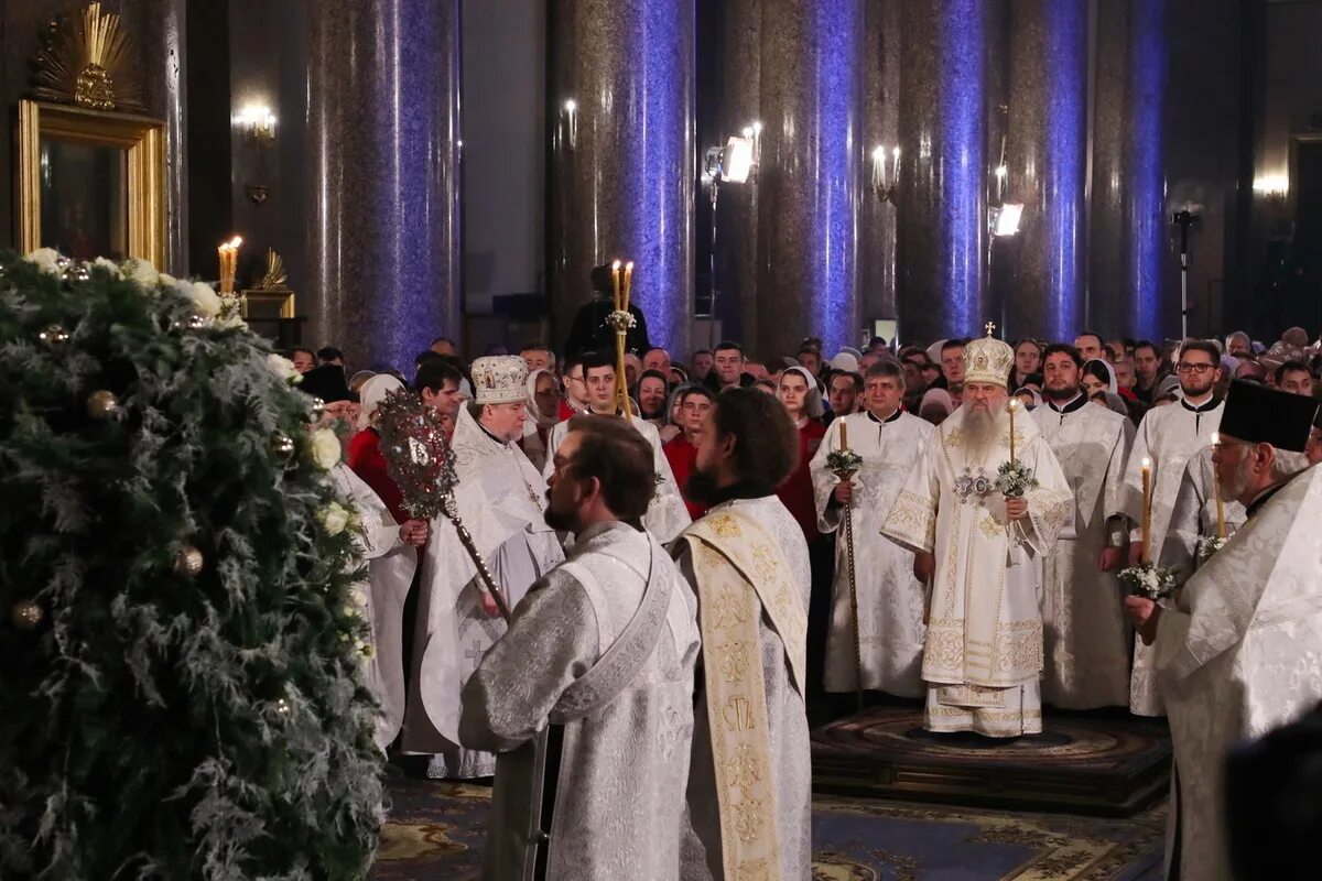 Рождественская служба в церкви. Всенощная литургия рождество. Всенощная литургия рождество. Богослужение на рождество. Всенощная литургия рождество.