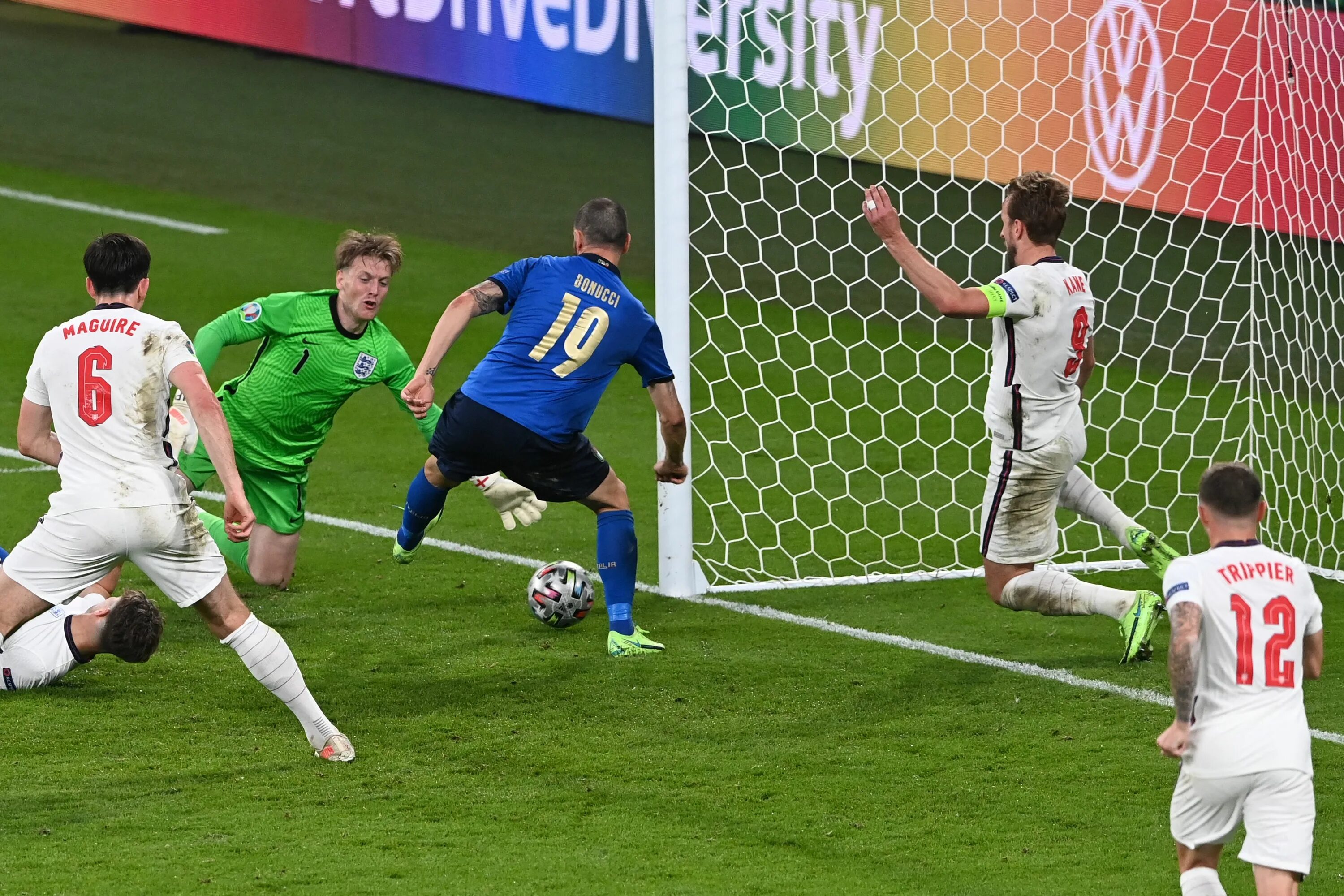Евро 2020 финал. Чм 2014 англия италия sport24. Italian england. Сборная италии евро 2020. Евро-2020 италия англия финал евро.
