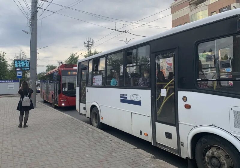 Улица горького автобусы. Автобусы Киров. Горьковский автобус. Автобус 2 Киров. 90 Автобус Киров.