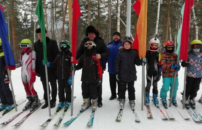 черемуховый лог. горнолыжный курорт черемуховый лог. лыжная база черёмушки. черемуховый лог саяногорск. черемуховый лог хакасия горнолыжный комплекс.