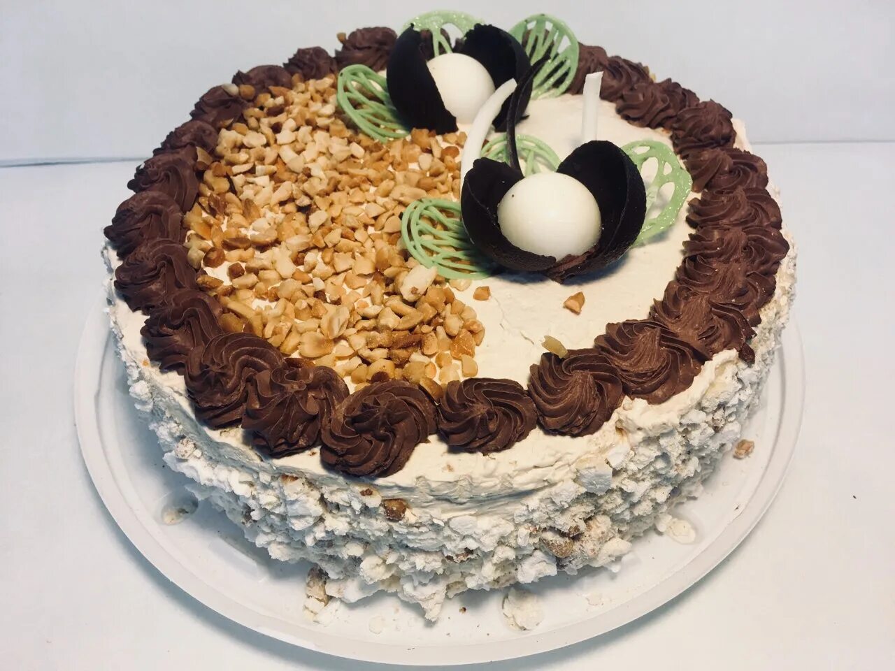 торт киевский шоколадный. украшение киевского торта. торт по киевски. украшение киевского торта. киевский торт крещатик.