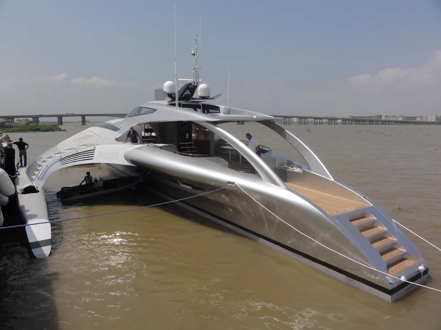 Лодка тримаран 360. Яхта тримаран adastra. яхта адастра. моторная яхта тримаран. тримаран адастра модель.