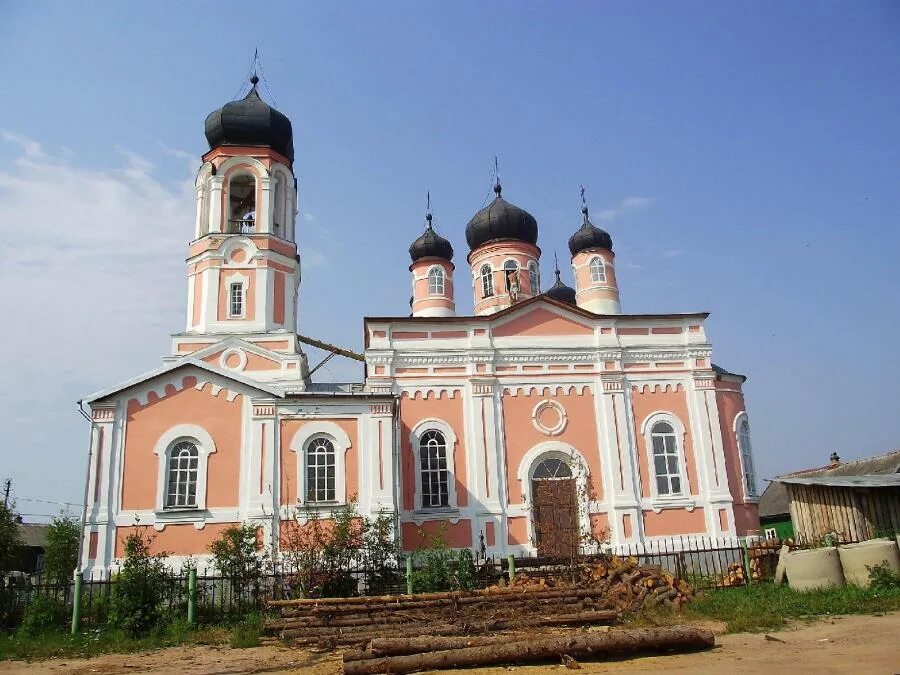 Храм Святой Троицы Крестцы Новгородской. Церковь в Крестцах Новгородская область. Троицкая Церковь в Крестцах. Новгородская область крестцы на неделю