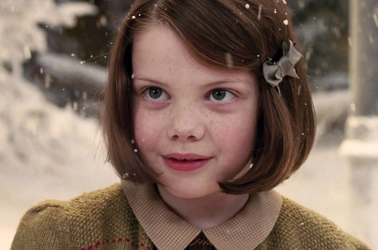 Хроники нарнии люси. Хроники нарнии люси. Люси певенси маленькая. Хроники нарнии девочка. Джорджи хенли хроники нарнии 2005.