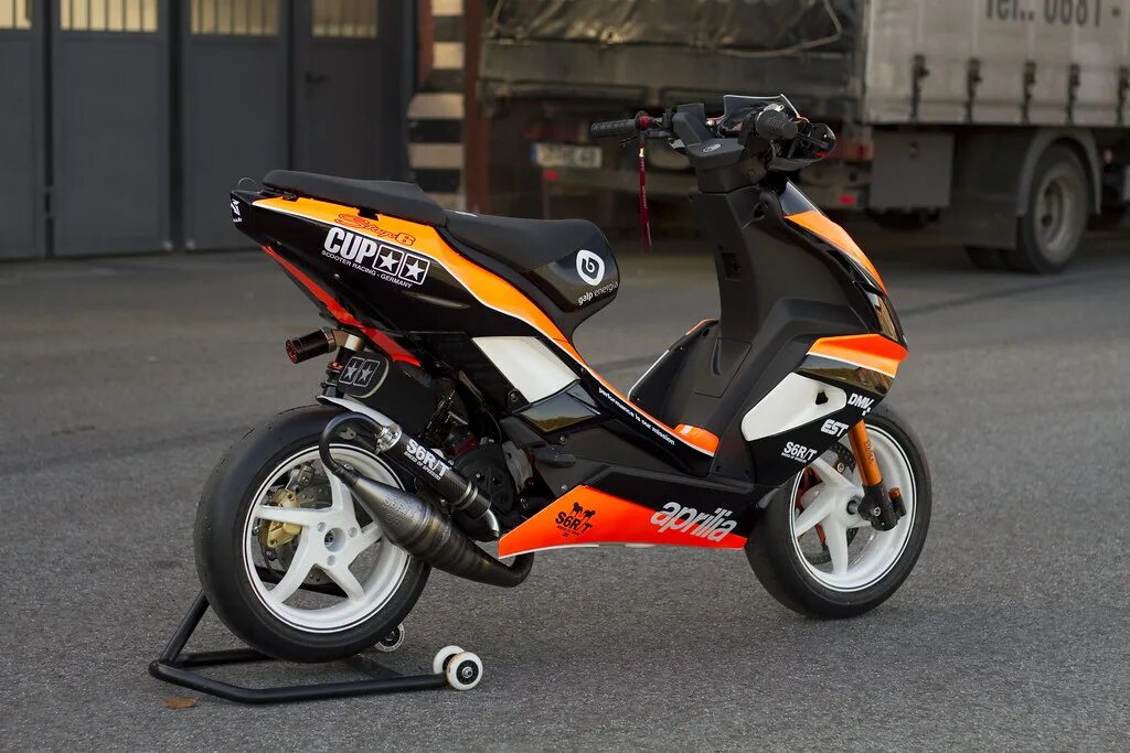 Скутер априлия. Априлия ср 50. Aprilia sr50r. Aprilia SR 50. Aprilia sr50 3.