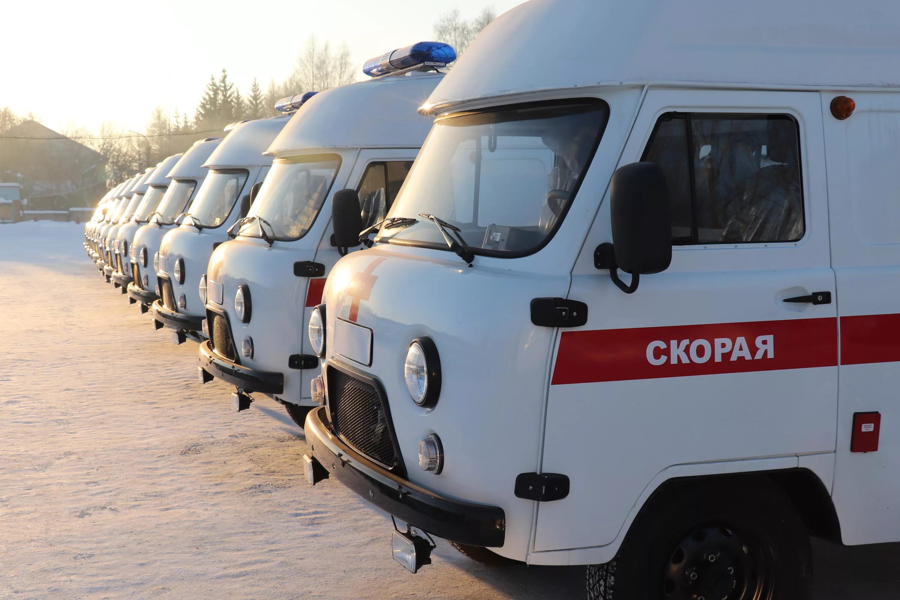 Единая служба скорой медицинской помощи. Скорая служба. служба скорой медицинской помощи. автомобили скорой мед службы.