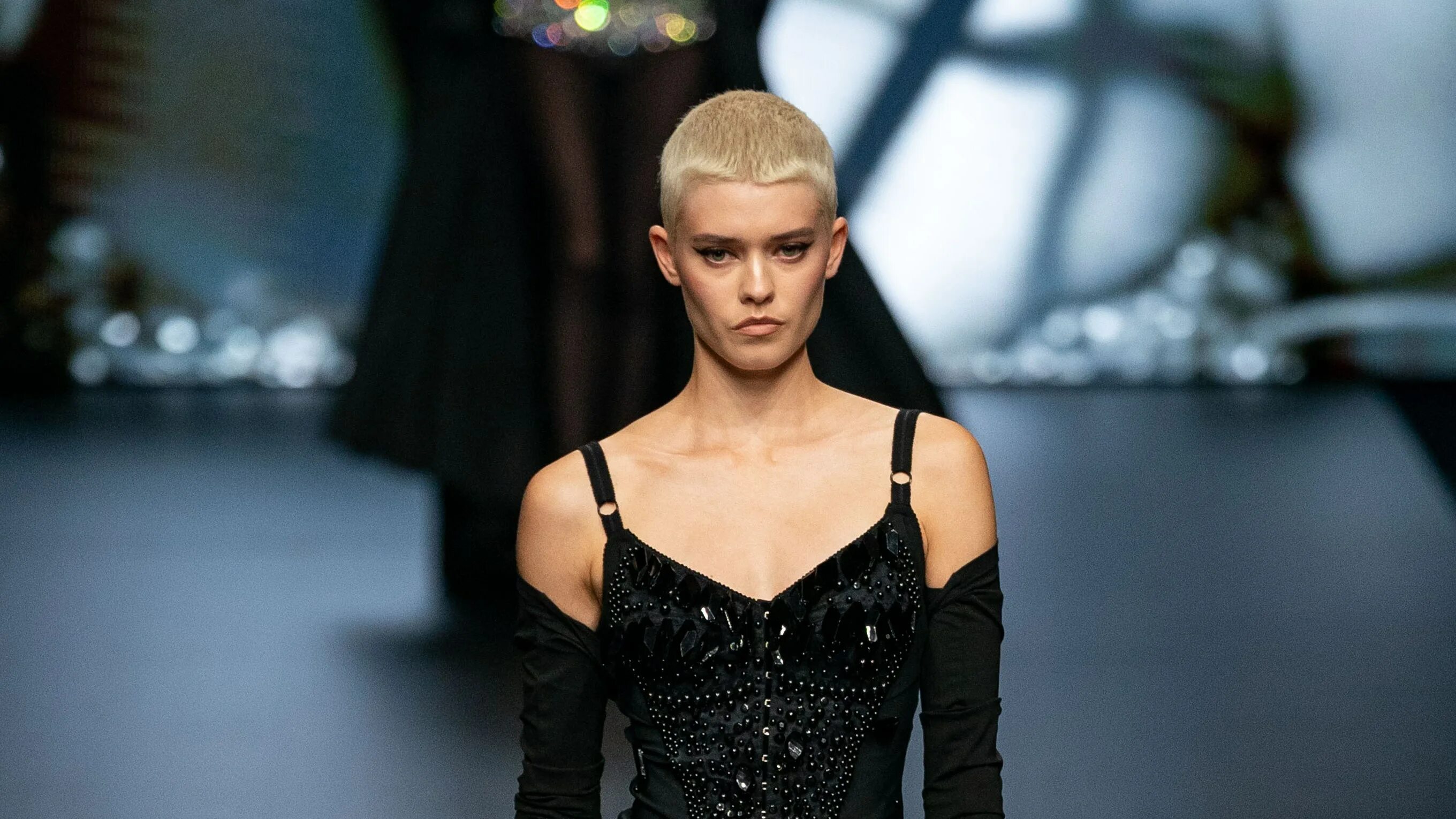 Модные показы 2025 2025. Мода. dolce gabbana 2025 показ лето. dolce gabbana неделя моды весна лето 2025. gucci spring 2025 ready-to-wear collection.