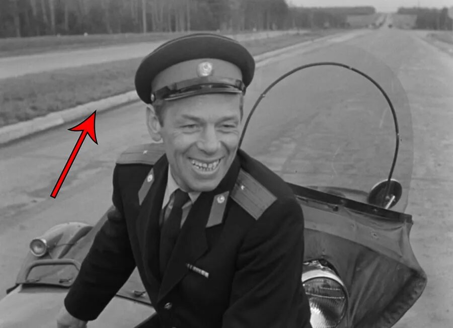 Берегись автомобиля гараж. Георгий жжёнов берегись автомобиля. георгий жженов в фильме берегись автомобиля. юрий деточкин берегись автомобиля. георгий жженов, актер в фильме, берегись автомобиля..
