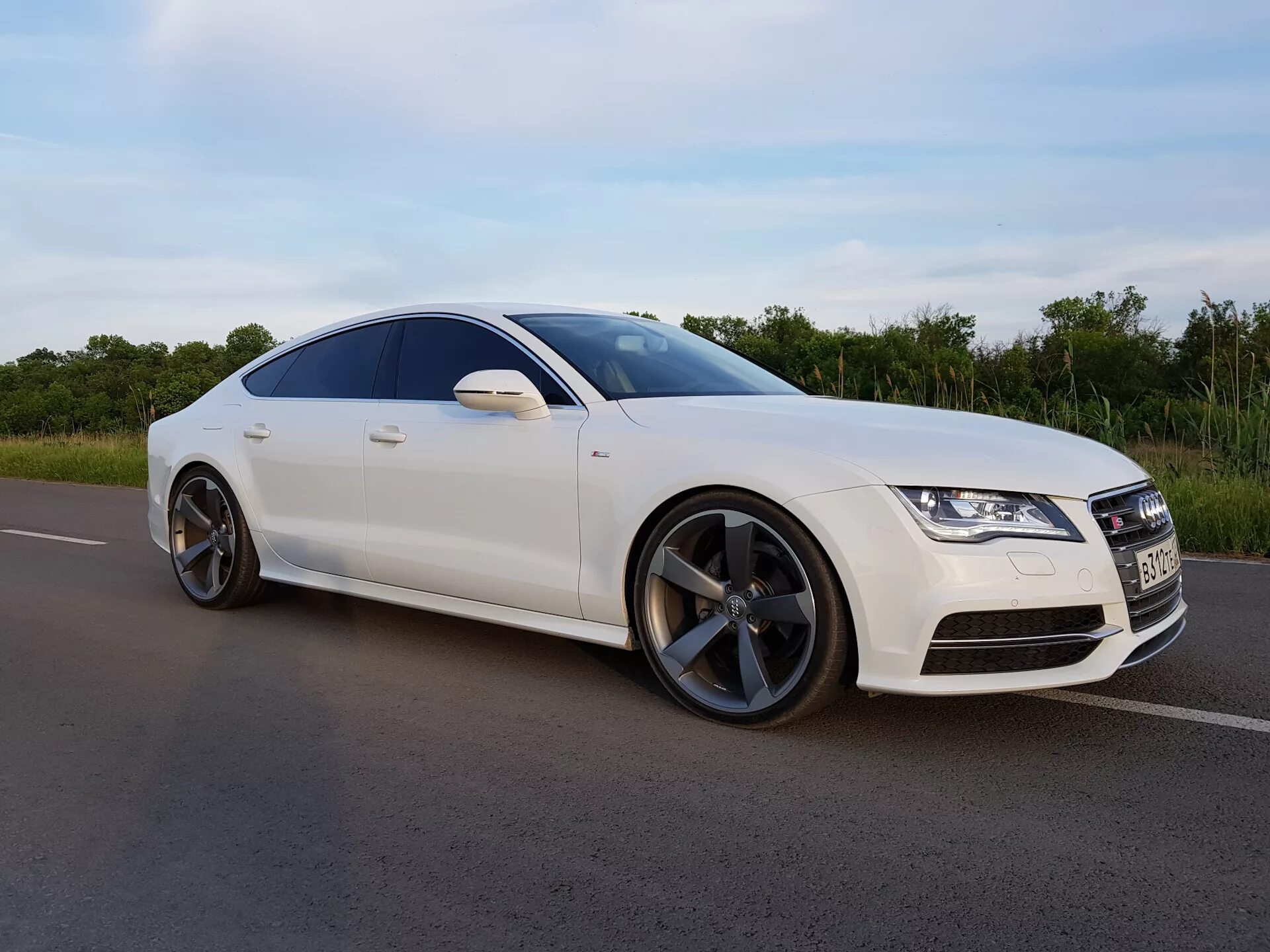 Белая Audi a7 r20. Диски Ауди а7. Audi s7 r21. Ауди а7 белая.