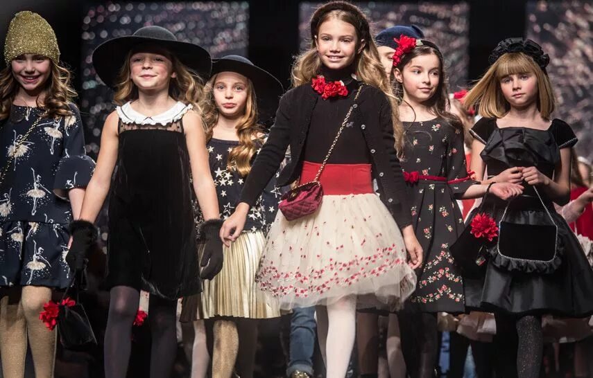 Детская коллекция дольче габбана. Дольче габбана kids 2022. Детский модный показ. Детские платья в показах мод. Одежда для девочки.
