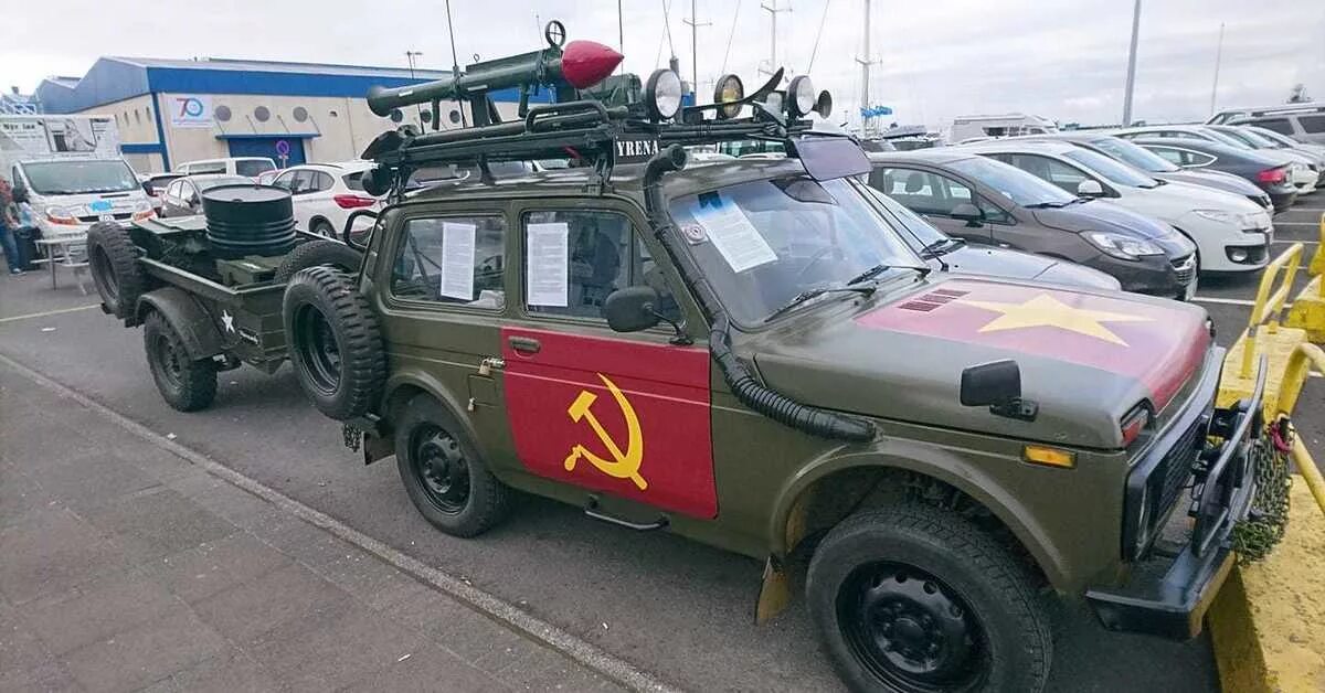 Предприятие "Лось" представило ударно-разведывательный автомобиль "УРА" для "Рос