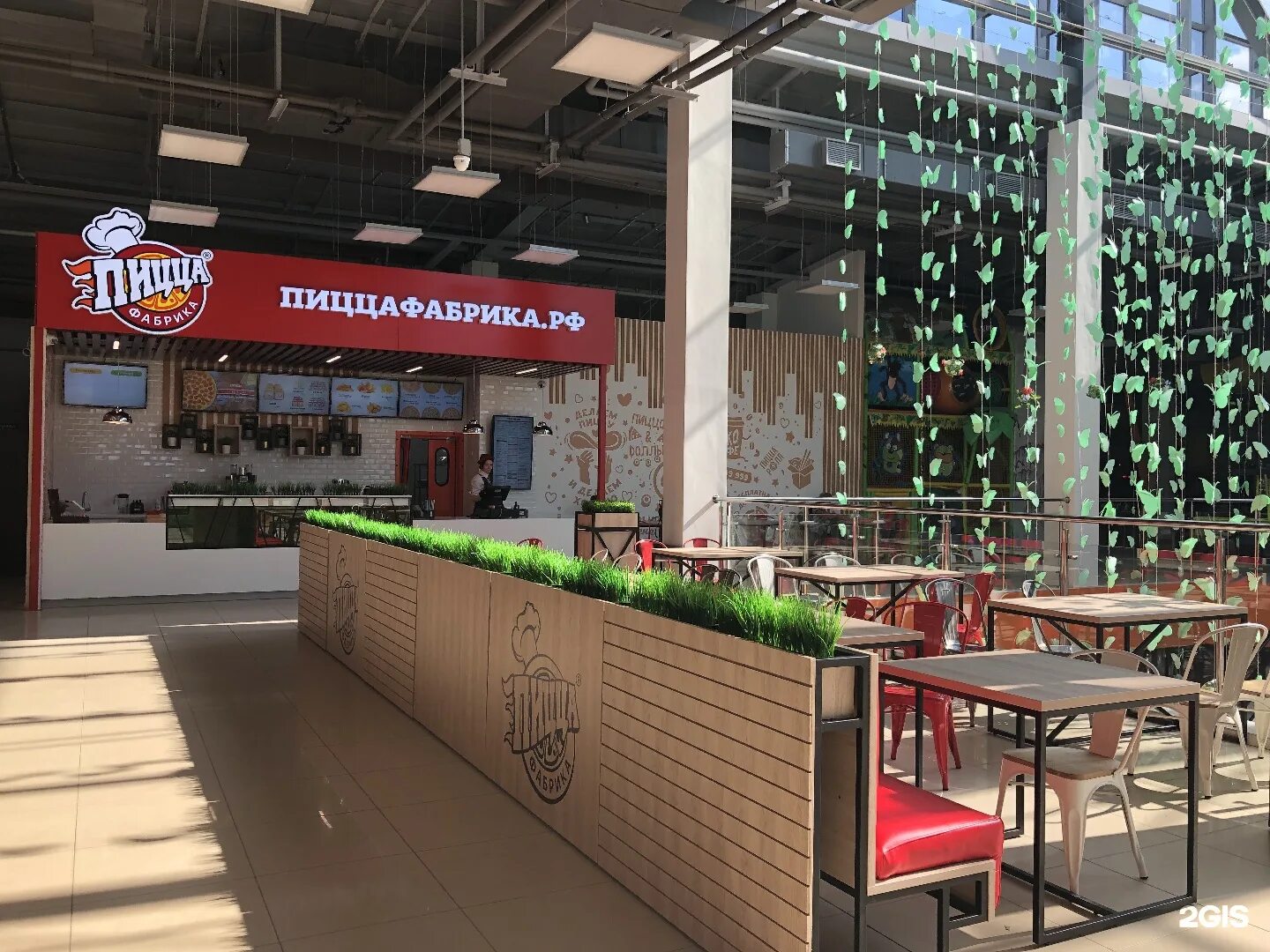 Гастромаркет балчуг (ул. Солярис фудкорт. Братья караваевы аптекарский огород. Пицца фабрика колпино. Фудкорт кузнечики.