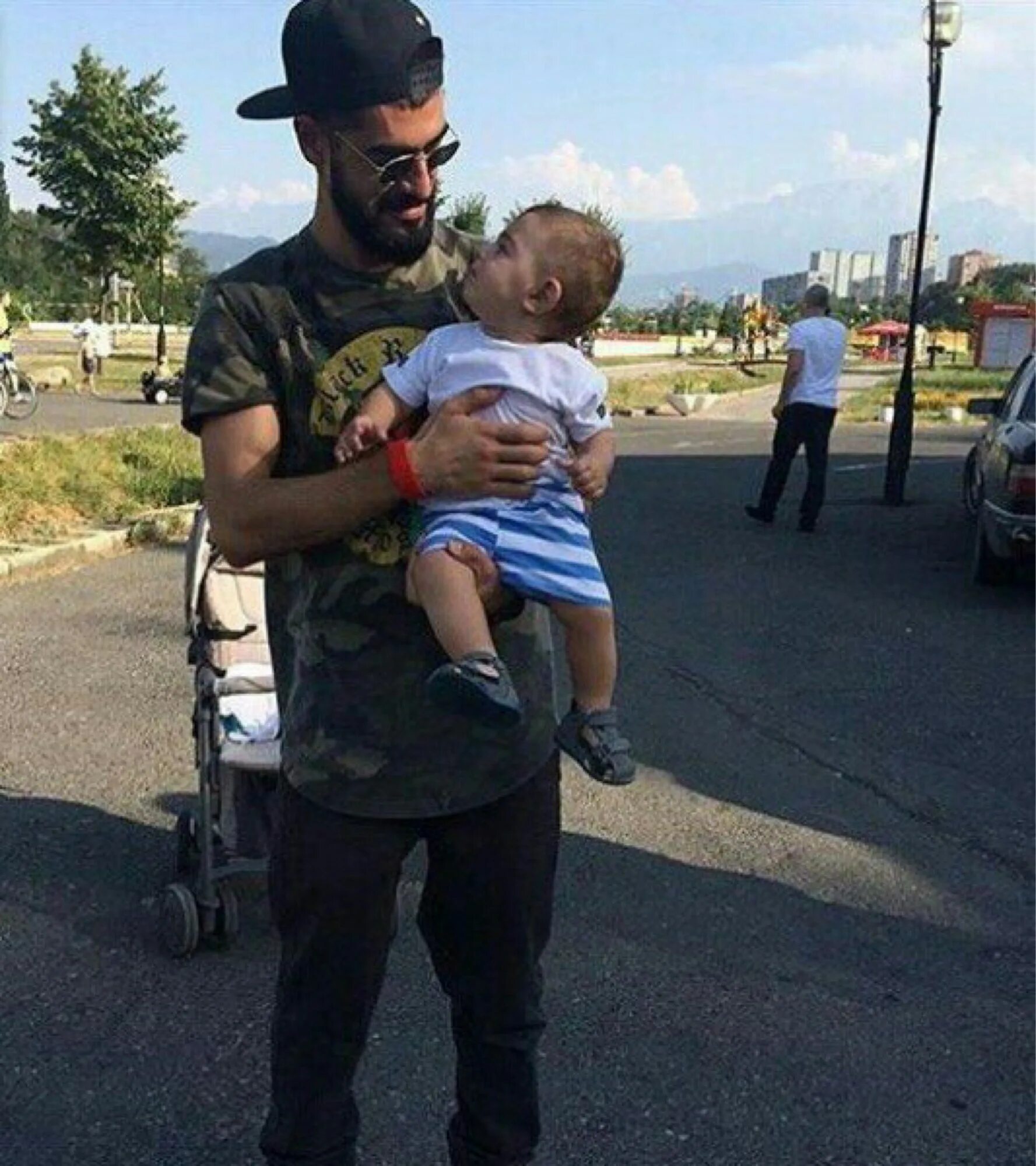 Дочь мияги. Одинцово выпал из окна. У эндшпиля выпал сын из окна. Сын кудзаева мияги. Что происходит с сыном.