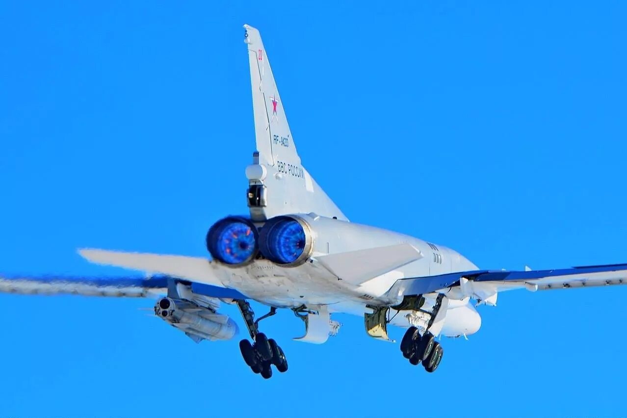 Ту-22м3 стабилизатор. Ту-22м3 RF-34050. Ту-22м3 с х-22. Ту-22м сверхзвуковой самолёт. Ту 22м3 характеристики самолета вооружение