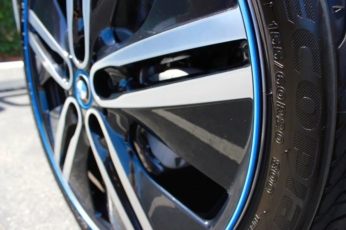 защита дисков автомобиля. н диски защита. защита дисков от бордюров alloygator. защита литых дисков от бордюров. накладки на обод колеса.